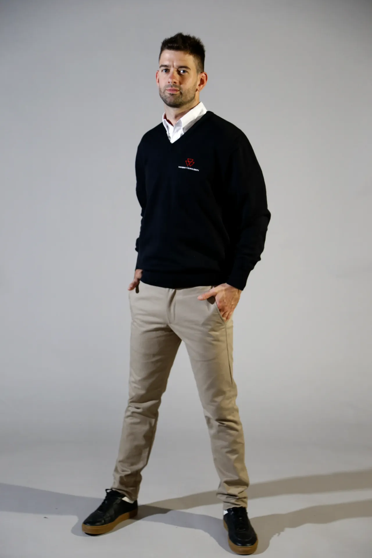 PANTALON CORTE CHINO DE GABARDINA MICROESMERILADA